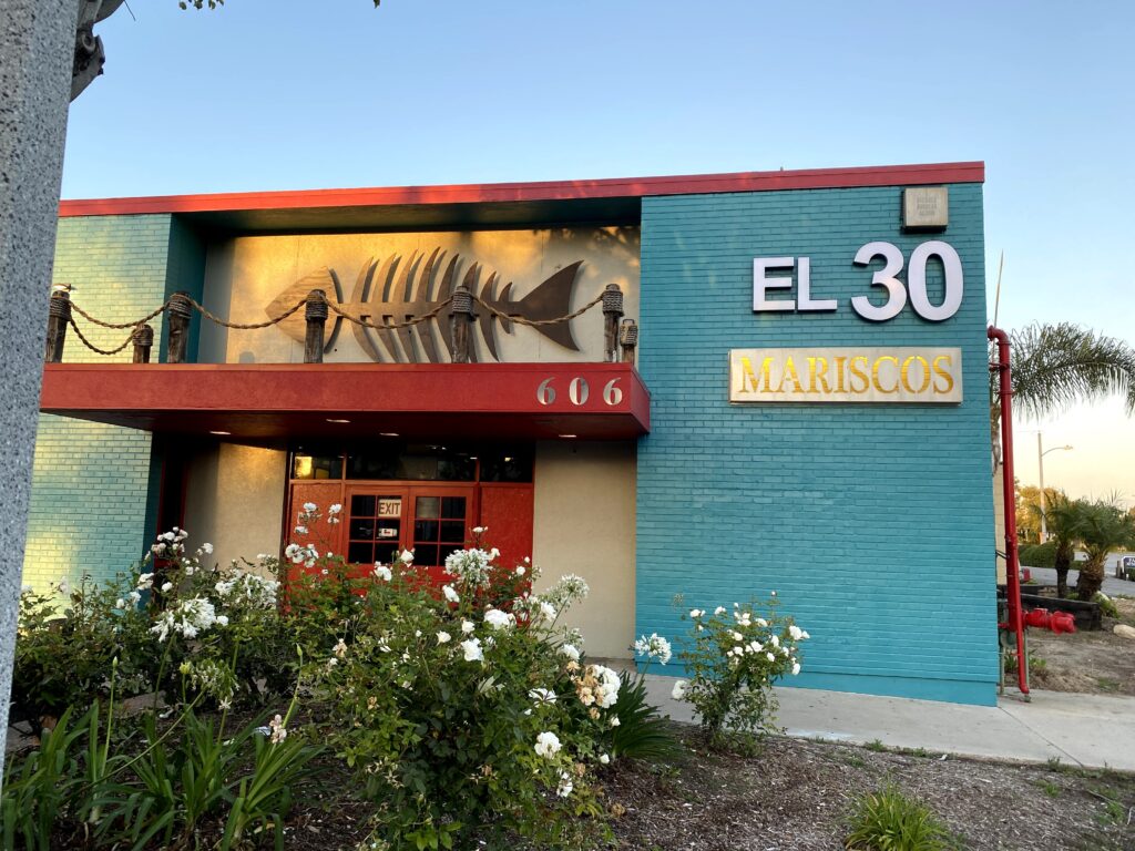 A photo of El 30 Mariscos restaurant building